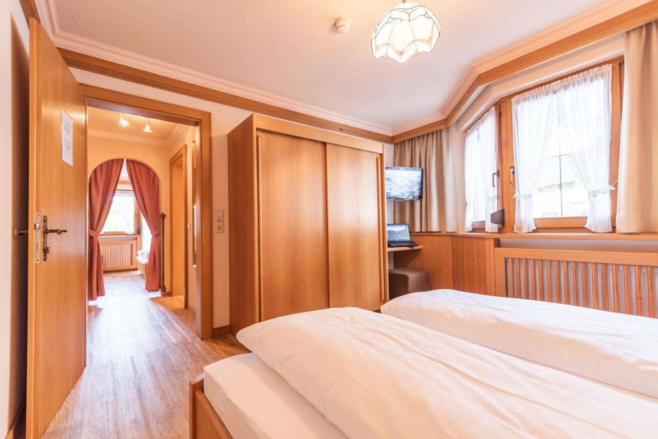 אישגל Hotel Garni Apart Tina מראה חיצוני תמונה