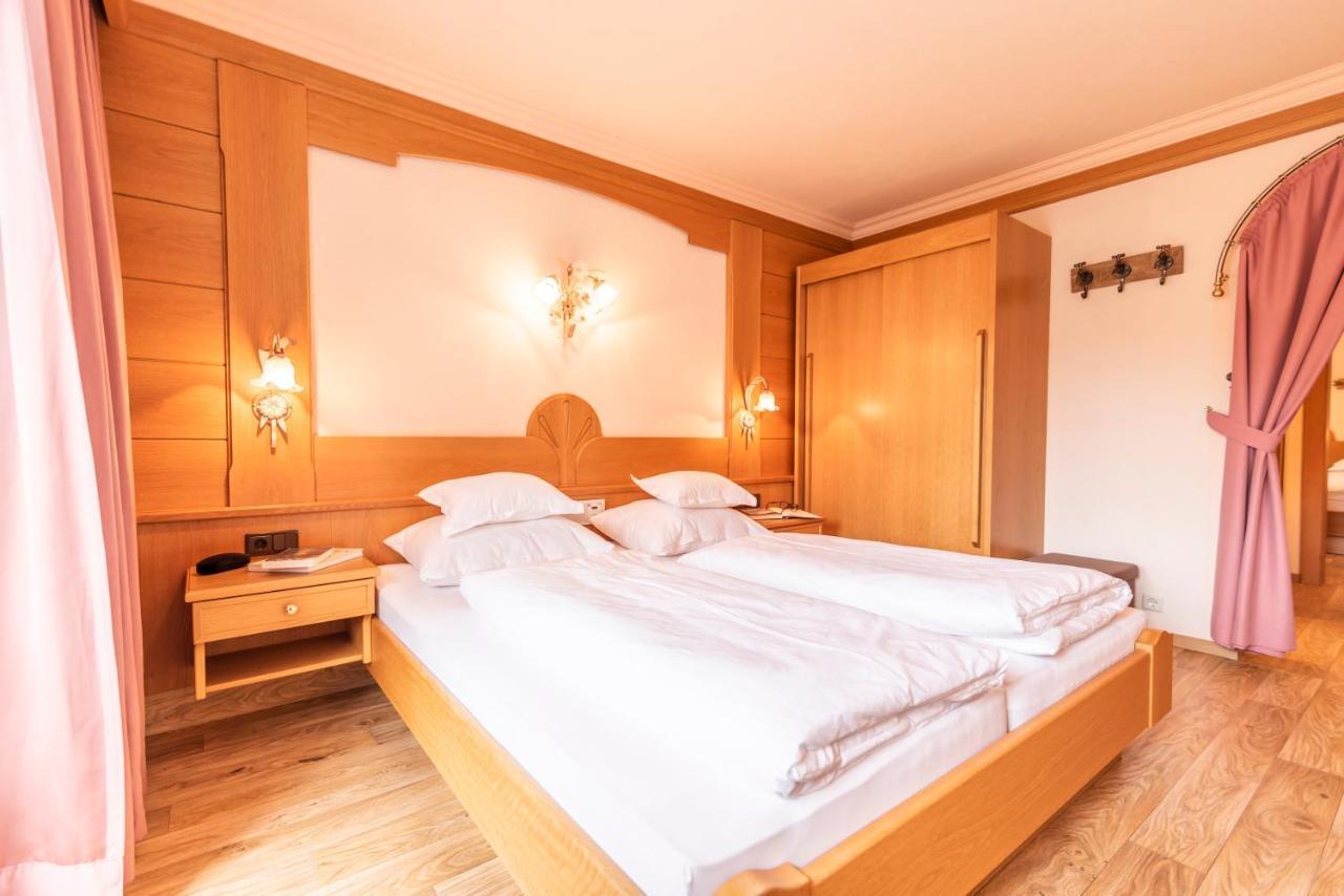 אישגל Hotel Garni Apart Tina מראה חיצוני תמונה
